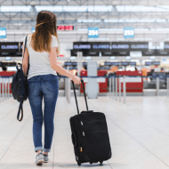 旅行カバンが荷物になるのでレンタルが良いのか？